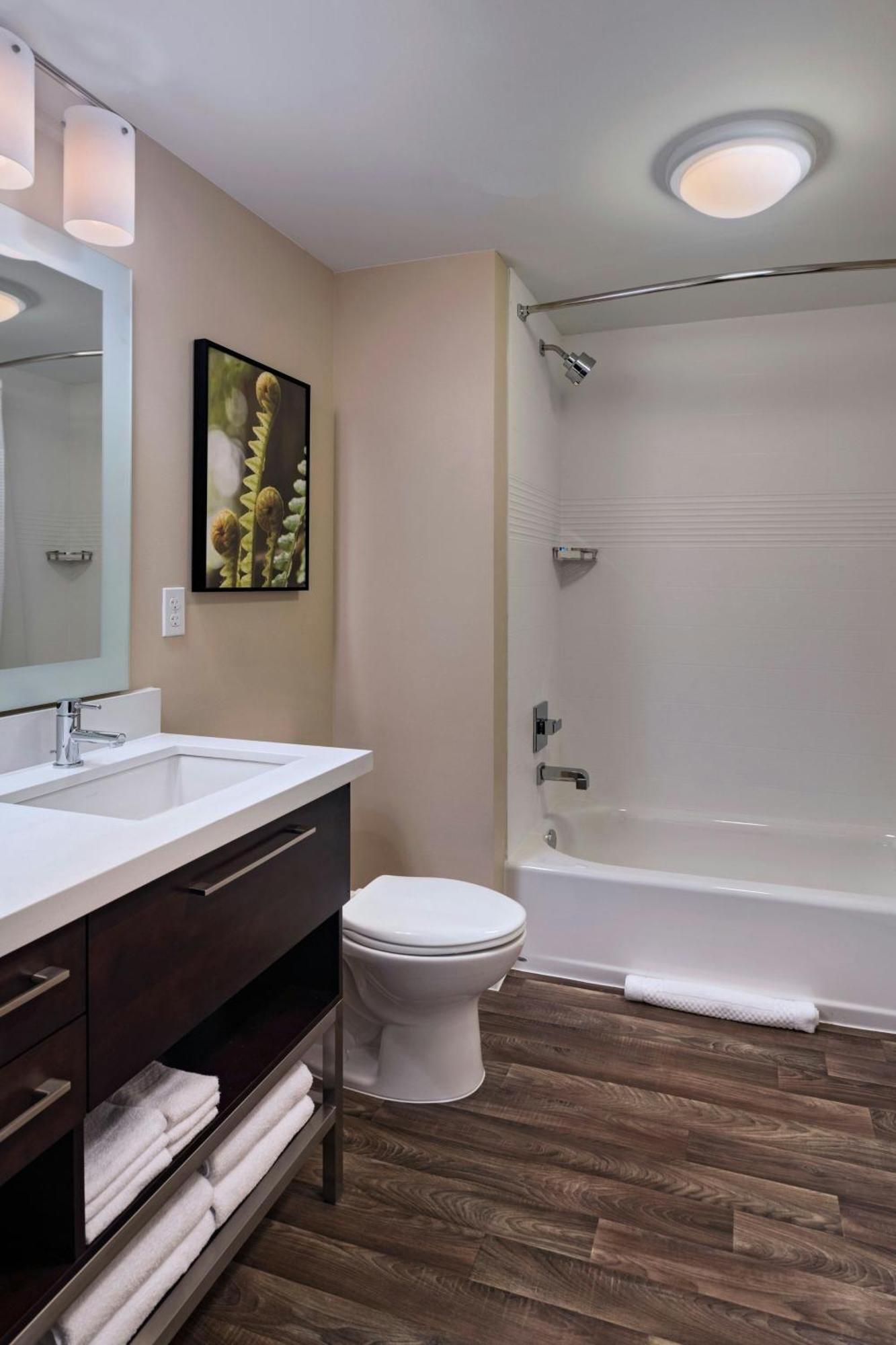 Towneplace Suites By Marriott Tacoma Lakewood Bagian luar foto