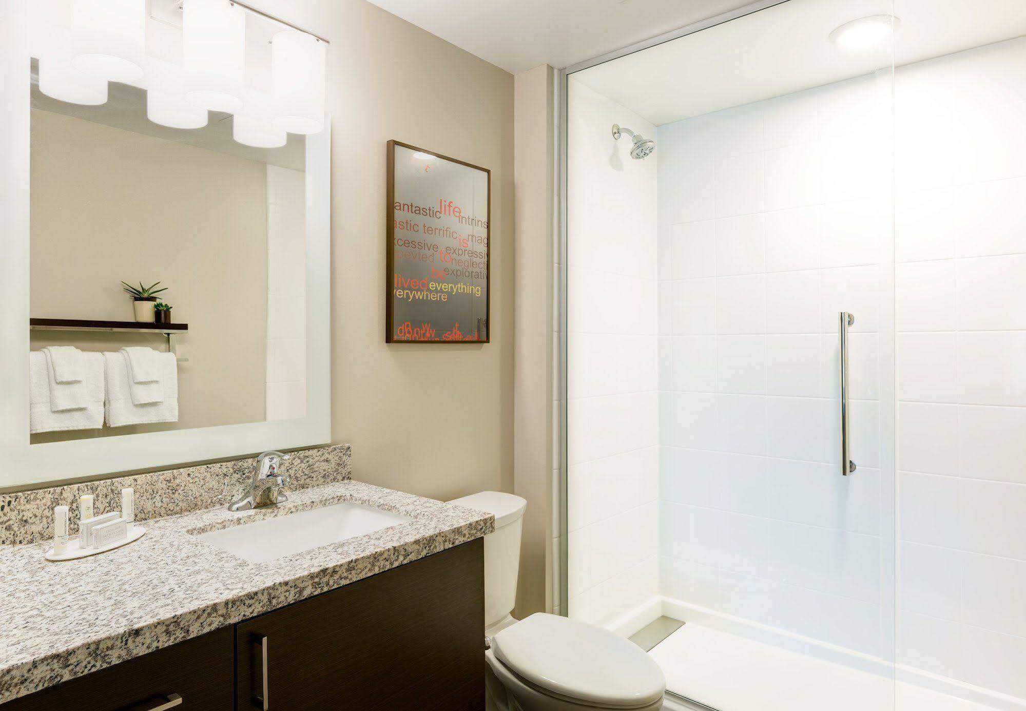 Towneplace Suites By Marriott Tacoma Lakewood Bagian luar foto