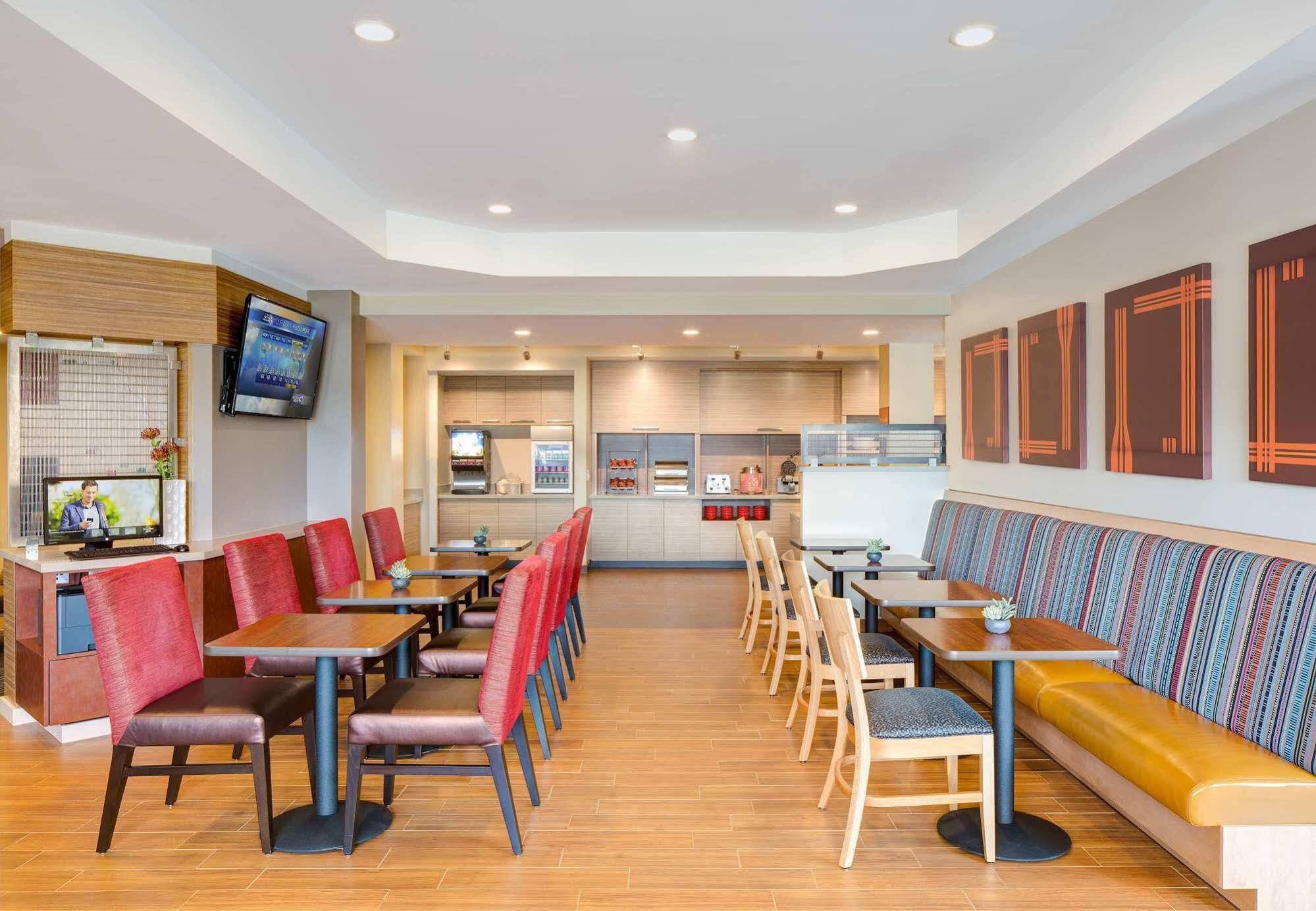Towneplace Suites By Marriott Tacoma Lakewood Bagian luar foto